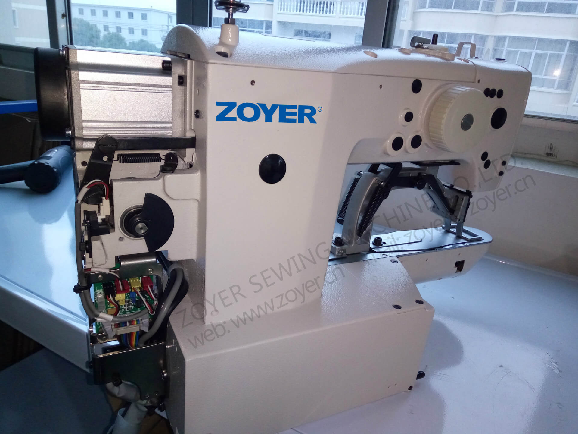 ZY1900A ZOYER Direct Drive Bar Package Machine à coudre